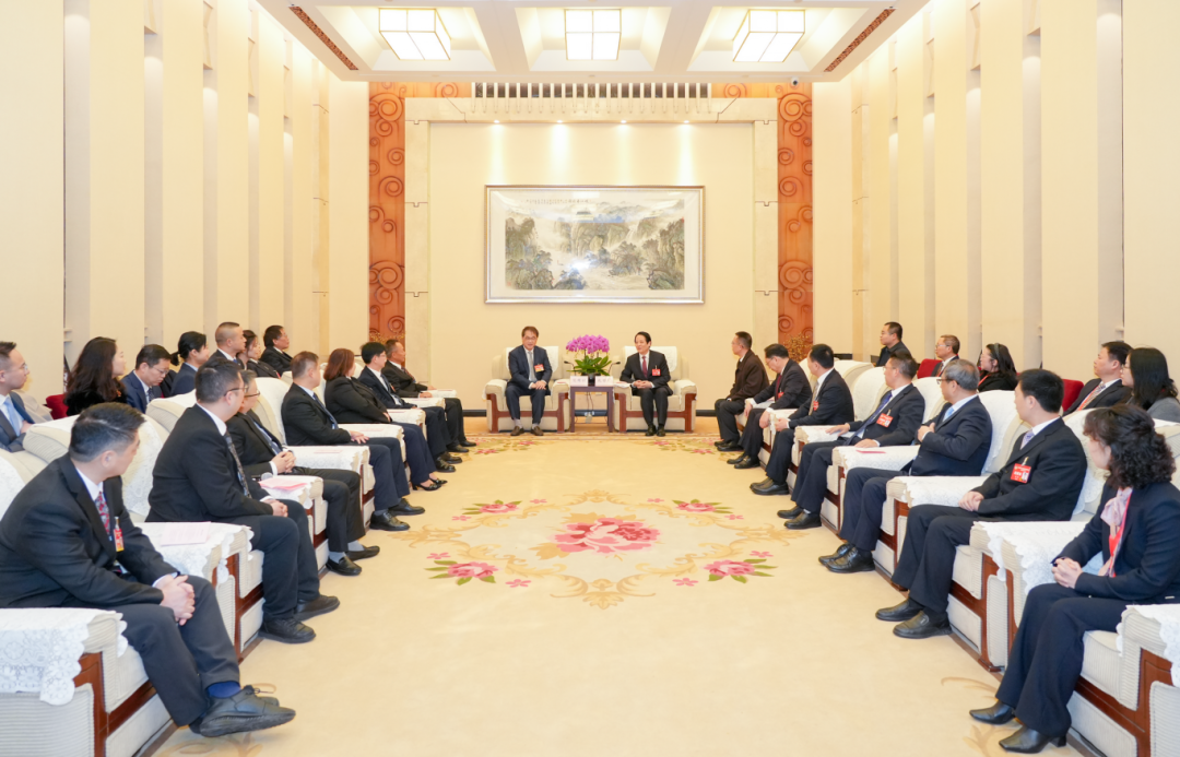 赵世庆会见列席市六届人大四次会议的台湾同胞、海外侨胞代表人士