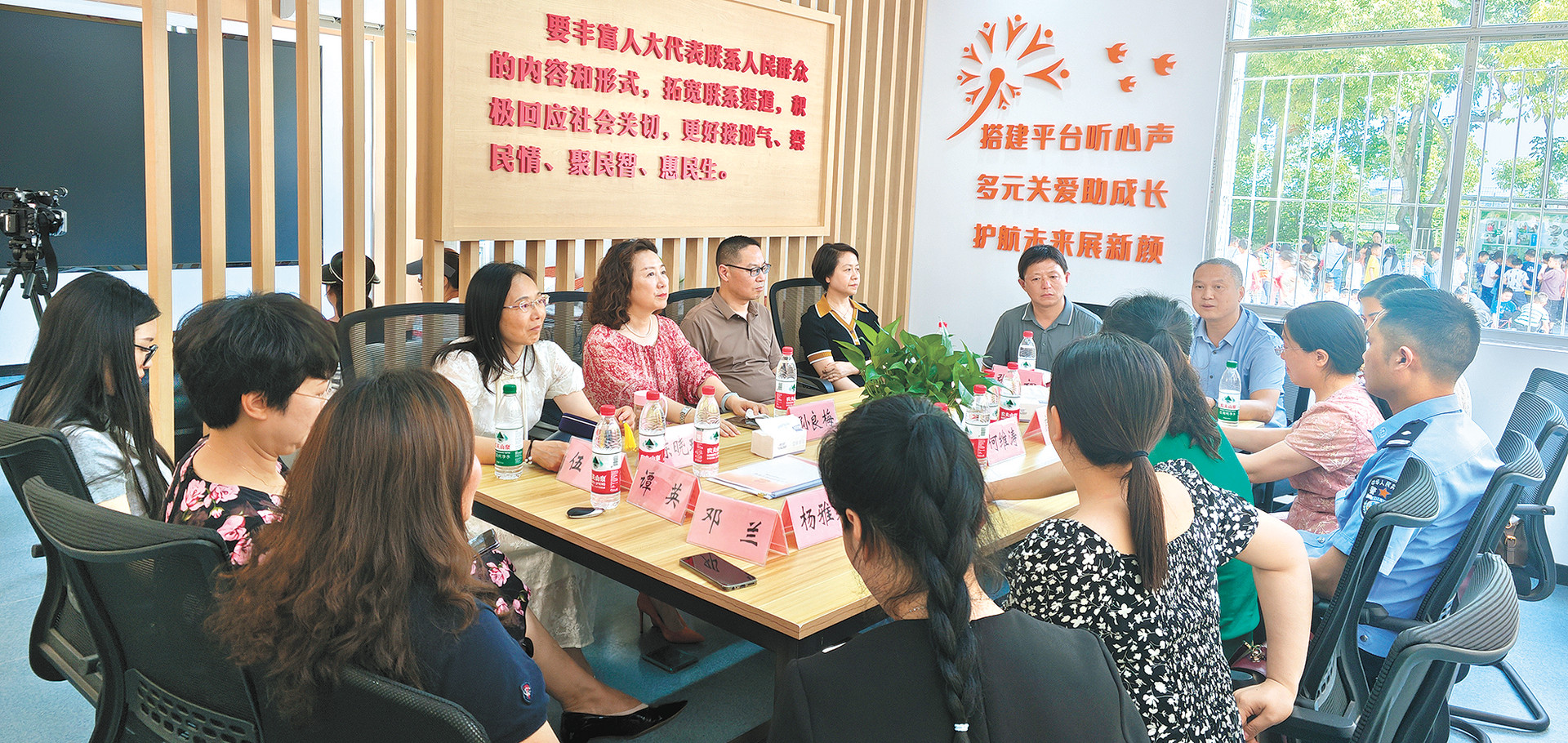 巴渝实践站组织驻站代表，联合县教委、县残联，镇政府、学校、社区召开助残护未专题议事会，重点研究特教学生就业问题。